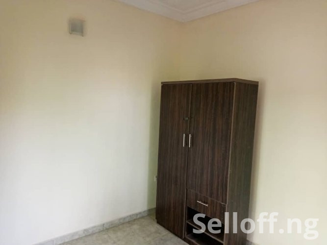 To let: A room and parlor Self contained at Opposite Taska station Akala express.