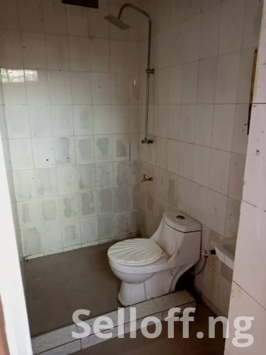 To let: A room and parlor Self contained at Opposite Taska station Akala express.