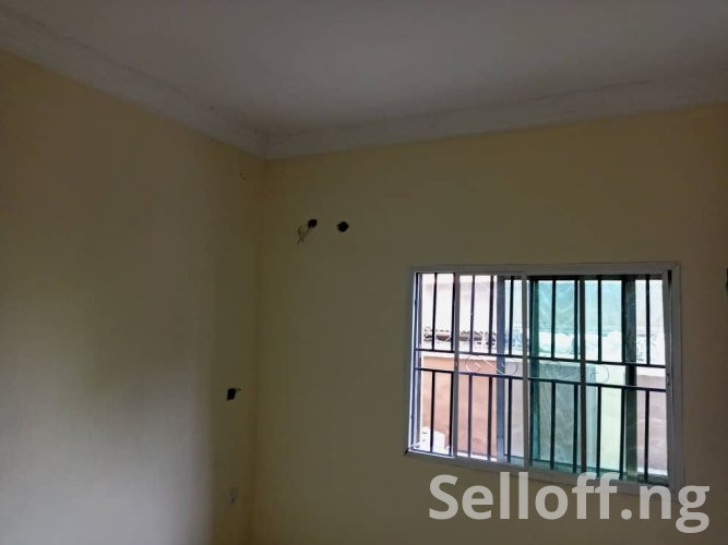 To let: A room and parlor Self contained at Opposite Taska station Akala express.