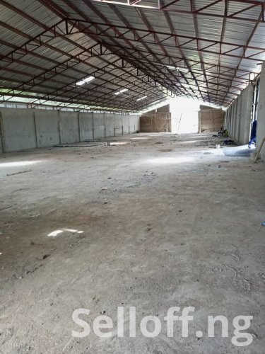 A warehouse measuring 2000 sqm for lease at new garage