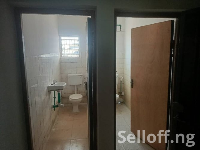 TO LET: 2UNITS OF 4 BEDROOM FLATS, IBADAN