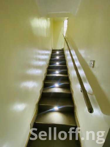 4 bedroom duplex with laundry room and a rooftop