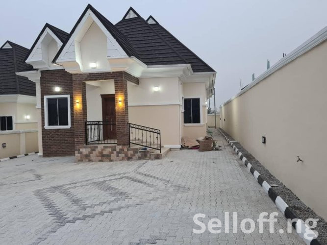 A detached 4 bedroom bungalow self compound at carlton gate estate, Akobo, Ibadan