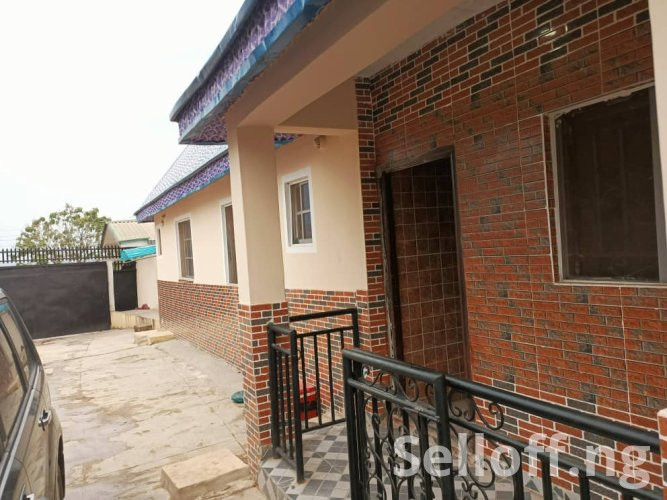 2 bedroom flat, 2 in a compound, 3 toilets, rooms ensuite.