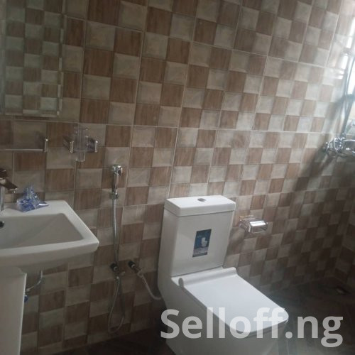 Hot letting: Newly build 2bed at peace estate Iletitun with full modern facility