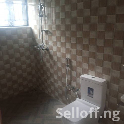 Hot letting: Newly build 2bed at peace estate Iletitun with full modern facility