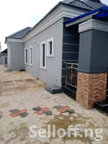 To let: Tastefully Built 4 Bedrooms Bungalow, self compound at Olorunkemi Estate