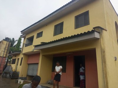 A room and Parlor self contain, terazo, water running, well fenced and gated