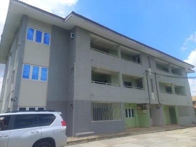 To Let: 3 bedroom flat with POP ceiling, kitchen cabinet, Wardrobe