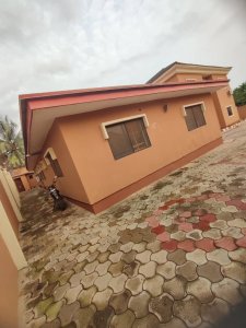 Three-bedroom flat at Orange Gate, Oluyole Estate