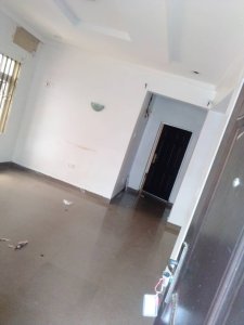 2 Bedroom flat at jericho/Aleshinloye area 5