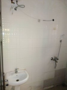 2 Bedroom flat at jericho/Aleshinloye area 4