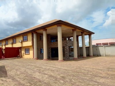 For Lease WAREHOUSE & SHOWROOM: 1000 sqm