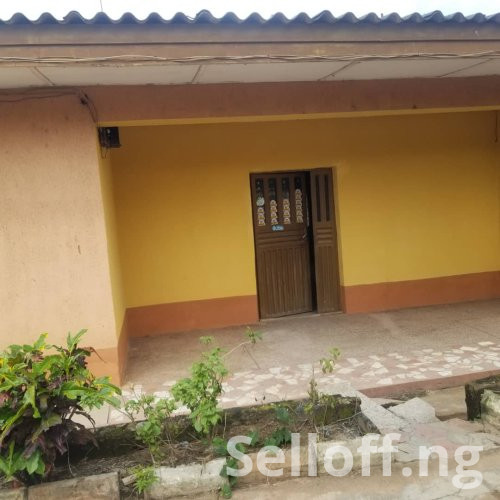 To let:  2bedroom at Oluyole behind Solam event center, Ibadan