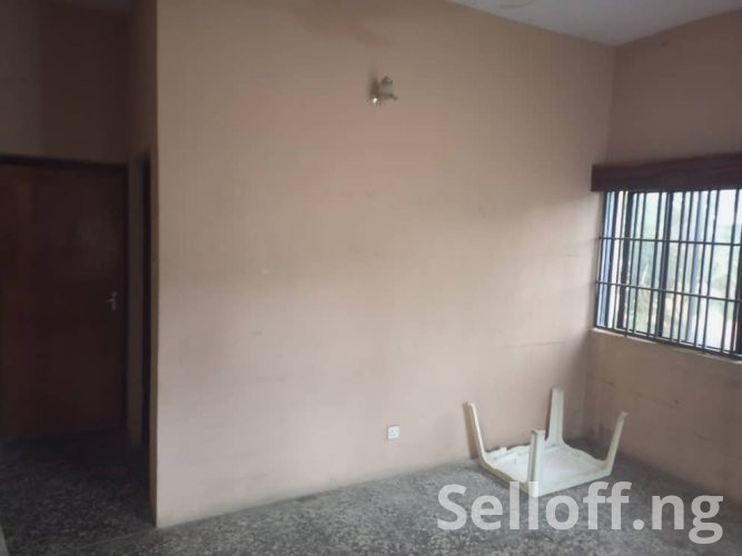 A room and Parlor self contain, terazo, water running, well fenced and gated