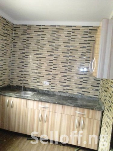 2 Bedroom flat at jericho/Aleshinloye area