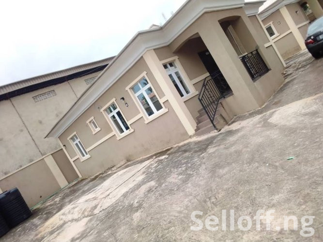 2 Bedroom flat at jericho/Aleshinloye area