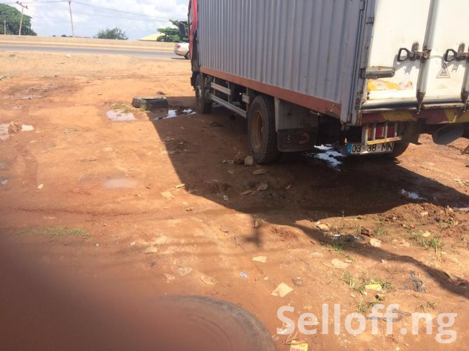 For Sale: A plot of land by the roadside at express road