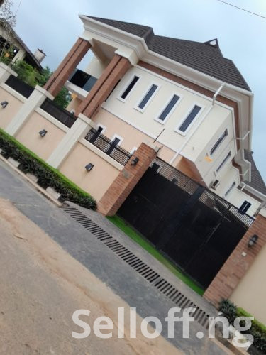 A LUXURY DESIGNED 5 BEDROOM FULLY DETACHED DUPLEX
