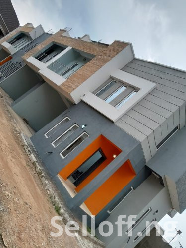 A ROOFTOP DESIGNED 3 BEDROOM DUPLEX