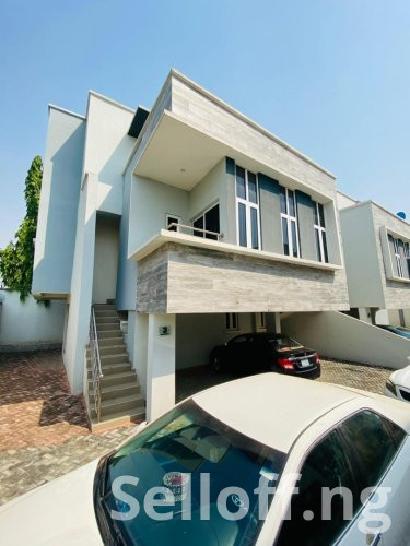 4 bedroom duplex with laundry room and a rooftop