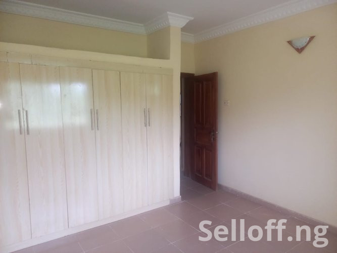 Block of flats 3 bedroom for rent at Oluyole Extension