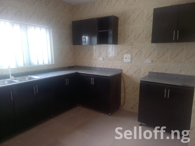 Block of flats 3 bedroom for rent at Oluyole Extension