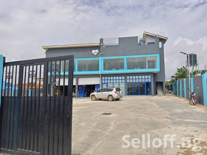 To let: A lounge space at kasumu road off AKALA EXPRESS