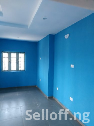 To let Standard room and parlour with modern facilities