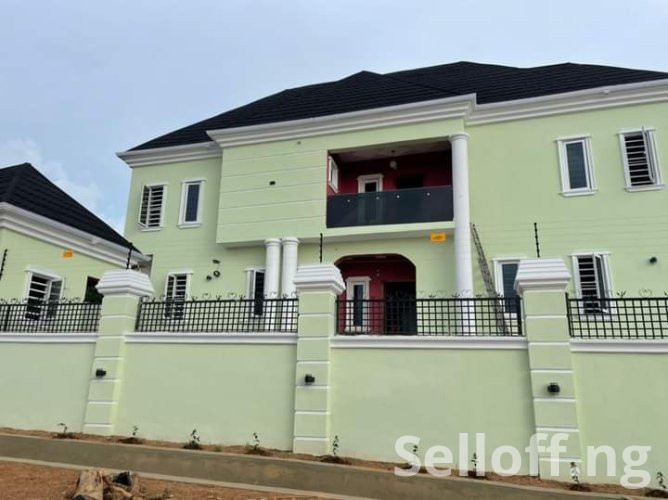 New and detached 4 bedroom duplex wt a room BQ
