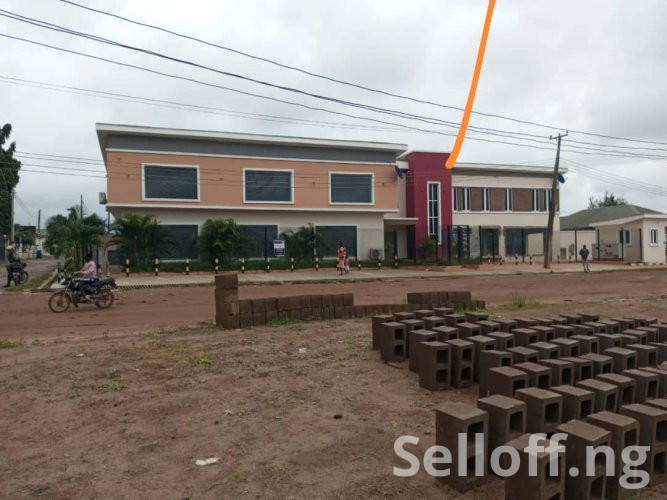 To Let A whole building self compound, for supermarket, pharmacy store