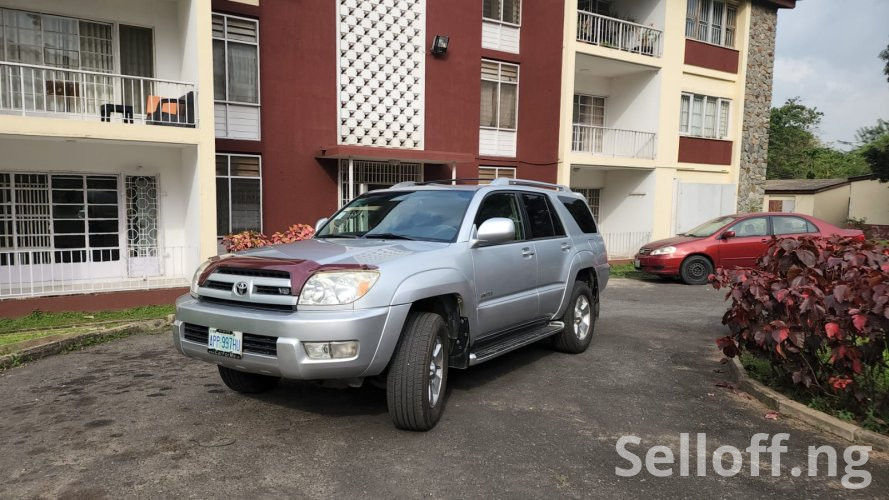 Toyota 4runner 2004 v8 , good condition,  AC
