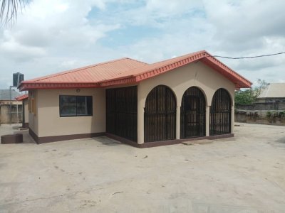 4 bedroom bungalow at elewure on a 2 plot of land #35m