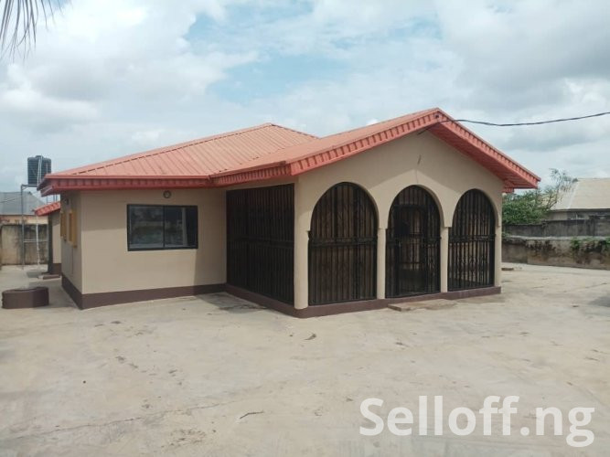 4 bedroom bungalow at elewure on a 2 plot of land #35m