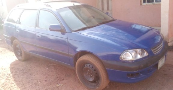 Toyota Avensis Wagon 2000 7