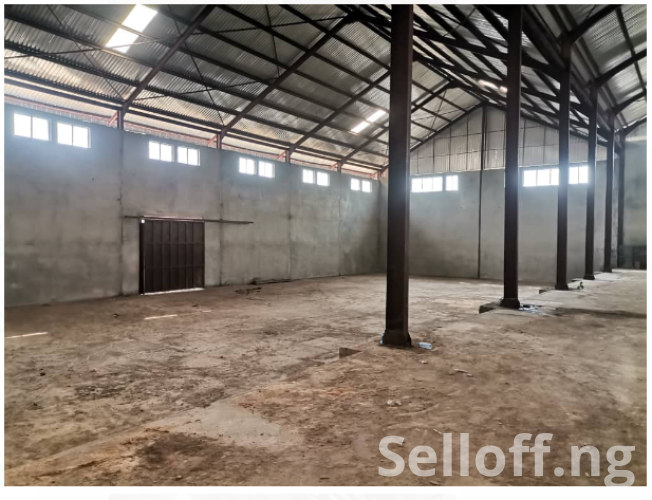 Warehouse of 2,700sqm  available for rent
