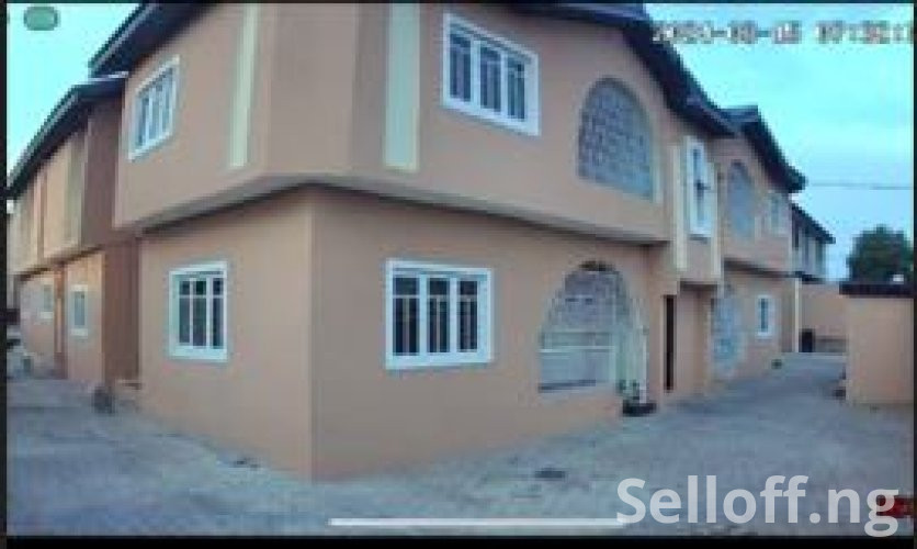 To let: 4 units of 3 bedroom en-suite  flats available for rent