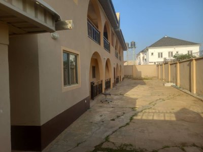 Newly renovated 4 no 3 bedroom flat available for rent