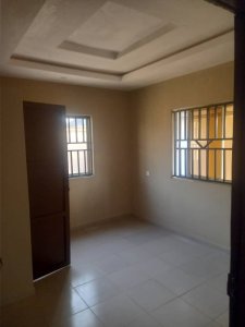 Newly renovated 4 no 3 bedroom flat available for rent 3