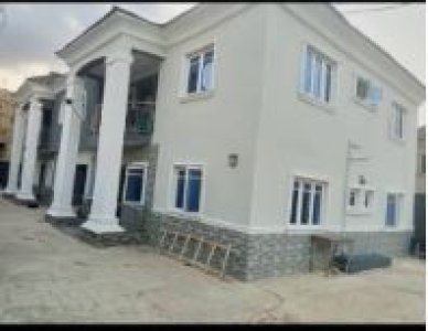 To let: 3 bedroom flat available for rent