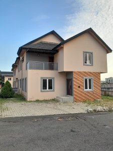 FOR Sale: A Modern 4 Bedroom Duplex