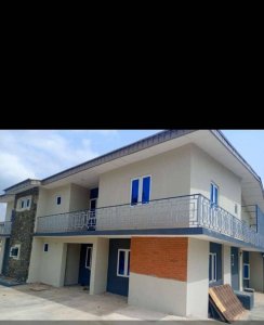 Newly renovated 3 bedroom flat available for rent