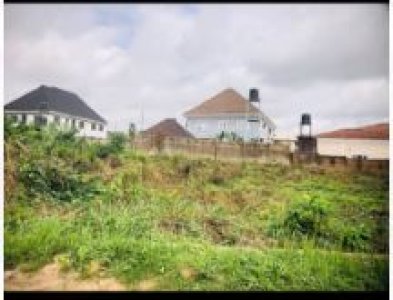 For Sale:  A dry parcel of land measuring 550 sqm is available.