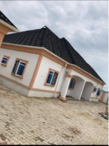 To Let: Tastefully built 3-bedroom flat