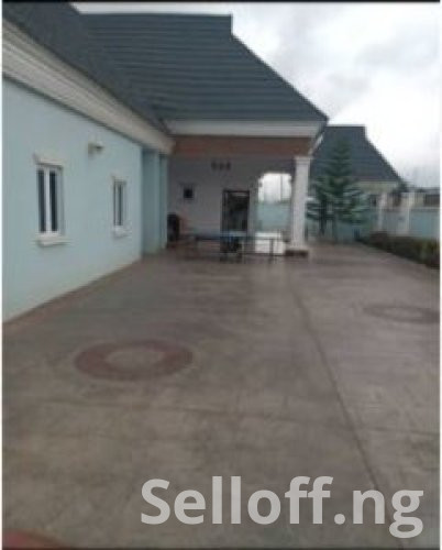 To Let: Tastefully built six (6) bedroom bungalow