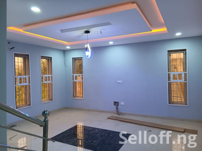 FOR SALE: 4-BEDROOM (SEMI-DETACHED) DUPLEX.