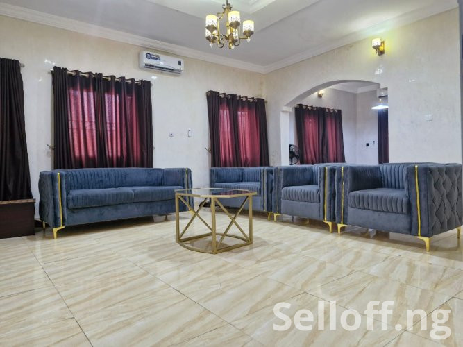 For Sale : 5 bedroom full detached duplex