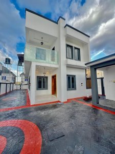 Newly built 5-bedroom duplex with ample parking space 6