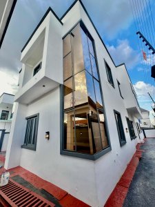 Newly built 5-bedroom duplex with ample parking space 5