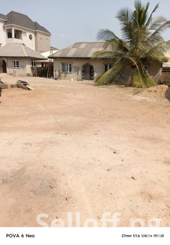 Distress Sales: A 500sqm land size with a 3bedroom bungalow on it